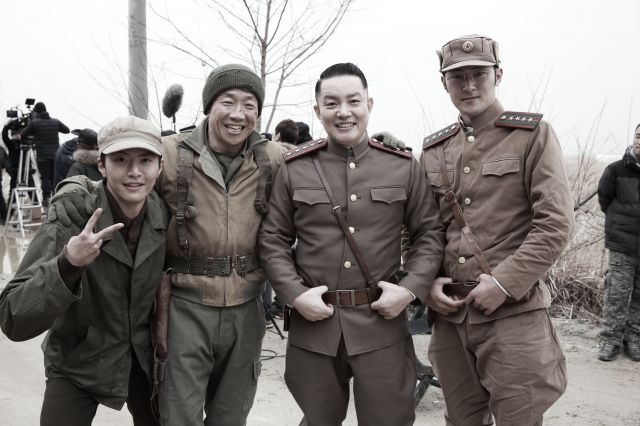 Nuevas imágenes de la película coreana de guerra “Operation Chromite” han sido mostradas.