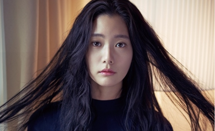 [Imágenes +18] Coreanos descubren las fotos sugerentes de Clara Lee antes de ser una idol Coreana!